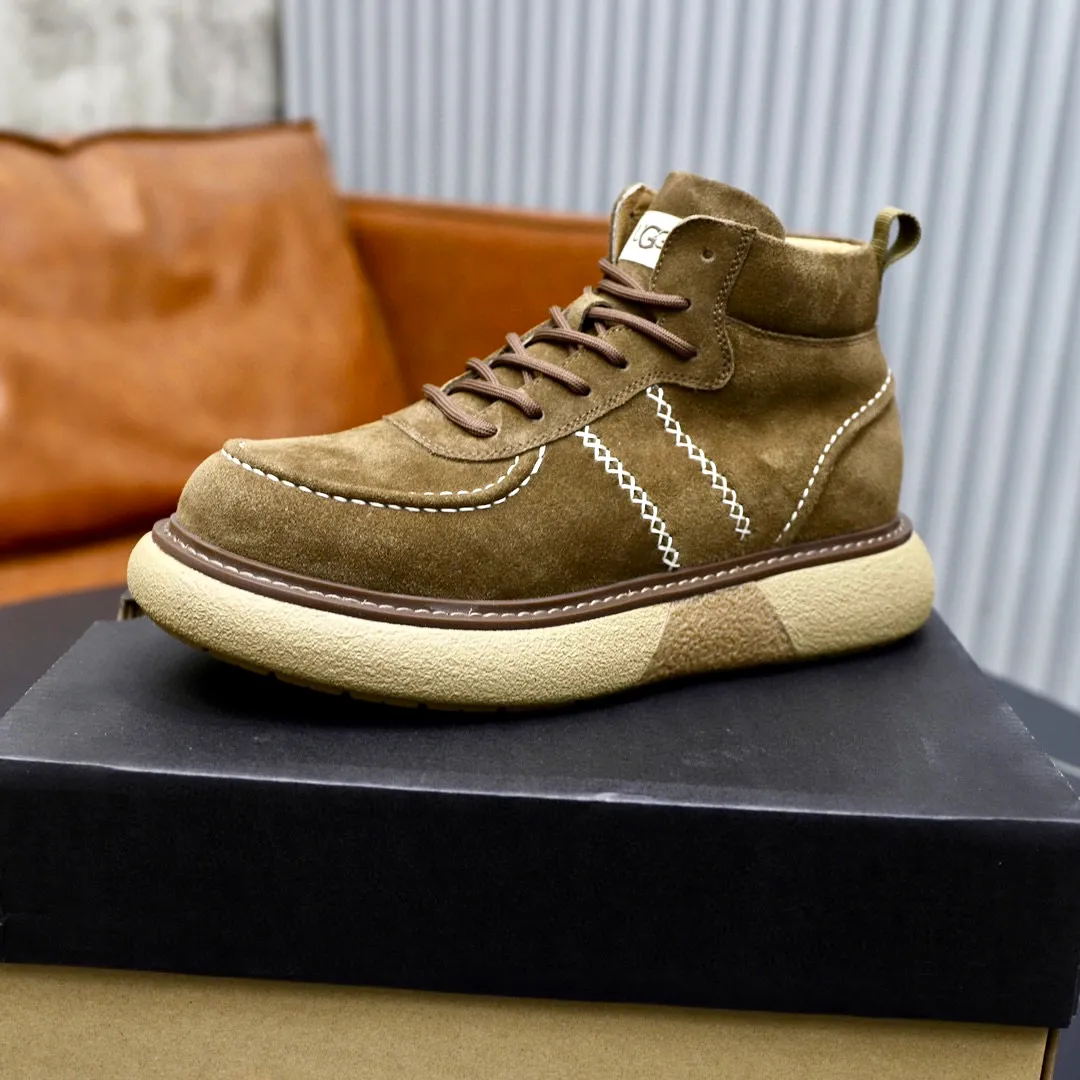 Ex-factory price: 640💰Thick wool imported from Australia Brand: UGG genuine purchasing agent Size: 38-44 Grade: Official website 1:1 Material: First layer of genuine leather waterproof and antifreeze upper Real wool lining Original non-slip soft wear-resistant outsole Style category: Men's casual shoes Trendy style Comfortable on the feet Color: Official website color synchronization